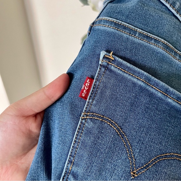 Levi Jeans - Picture 4 of 12